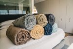 Aranda Hotel Signature Collection Blanket - Image 5